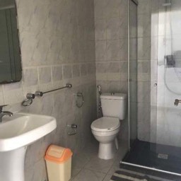 VC087-Shower room